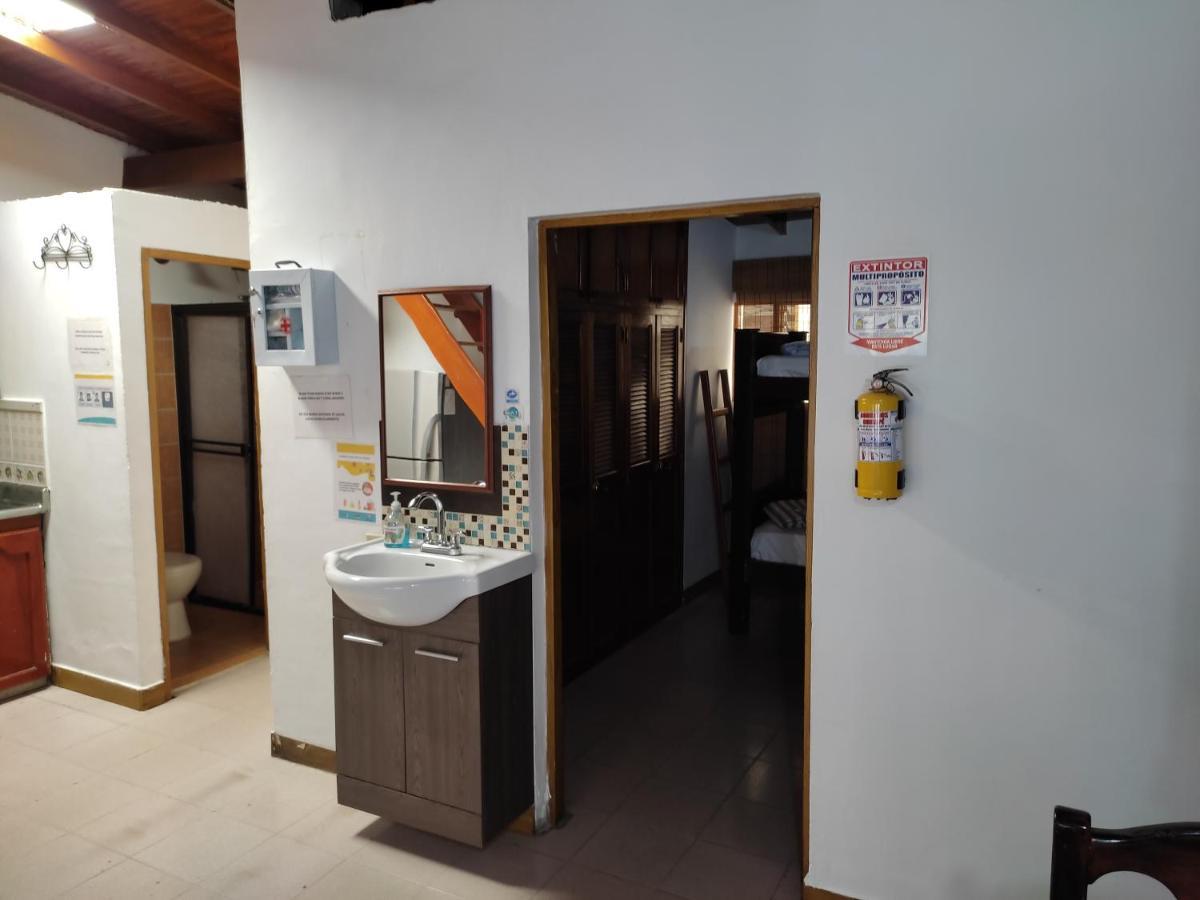 La Casona Hostel Guatape Bagian luar foto