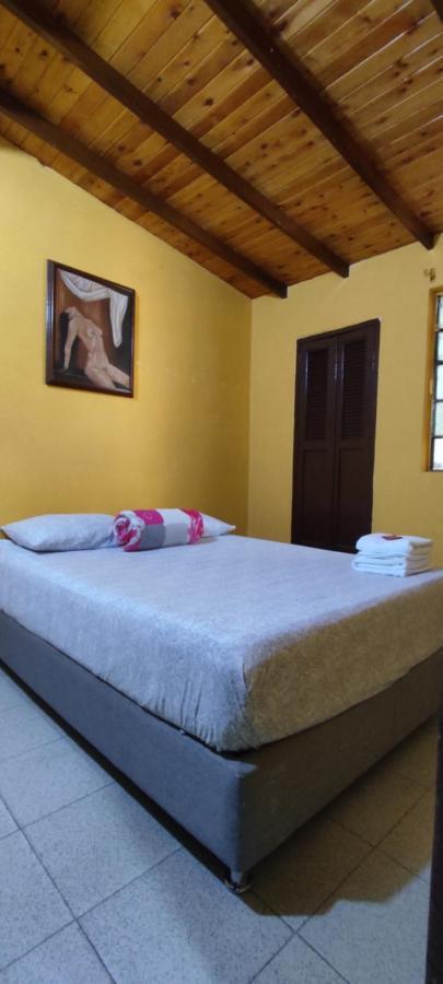 La Casona Hostel Guatape Bagian luar foto