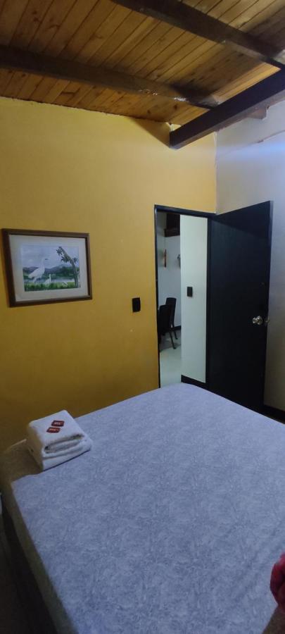 La Casona Hostel Guatape Bagian luar foto